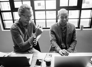 9游电竞站-斯密斯：凭借敏锐的视野与速度，成为全黑队不可或缺的球员，斯密06